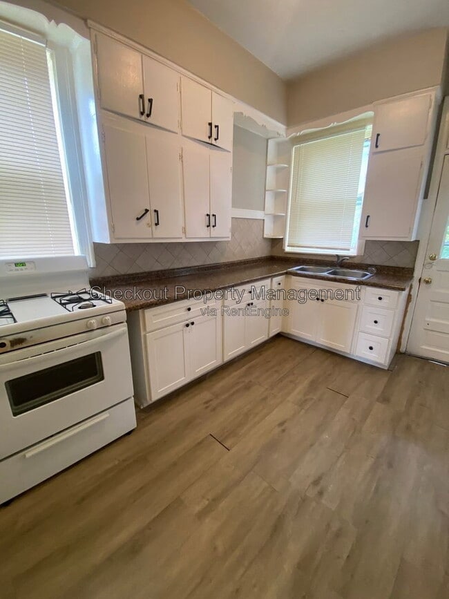 Building Photo - 5967 Cates Ave