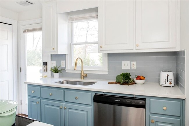 Photo - 935 Greenwood Ave NE