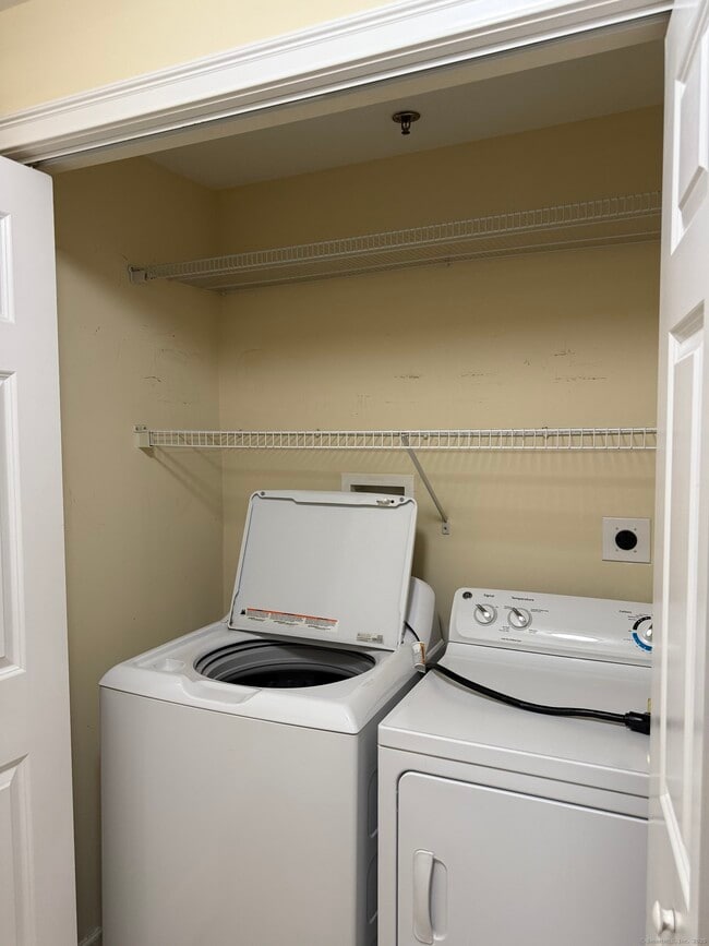 Photo - 380 Main St Unidad 12