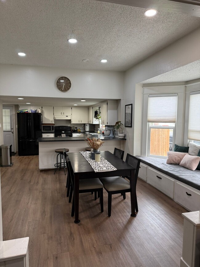 Photo - 801 Guernsey St