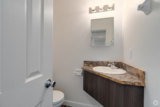 2BR , 1,5BA - 877 SF - Regents Park