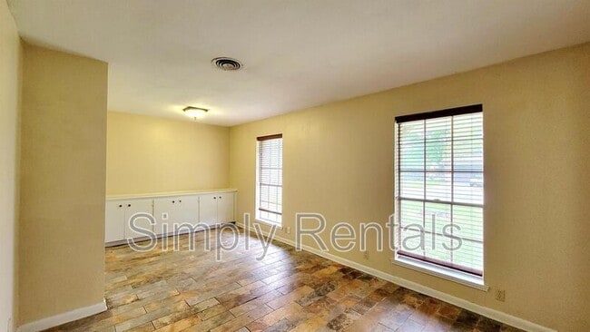 Photo - 2614 Tanglewood Dr