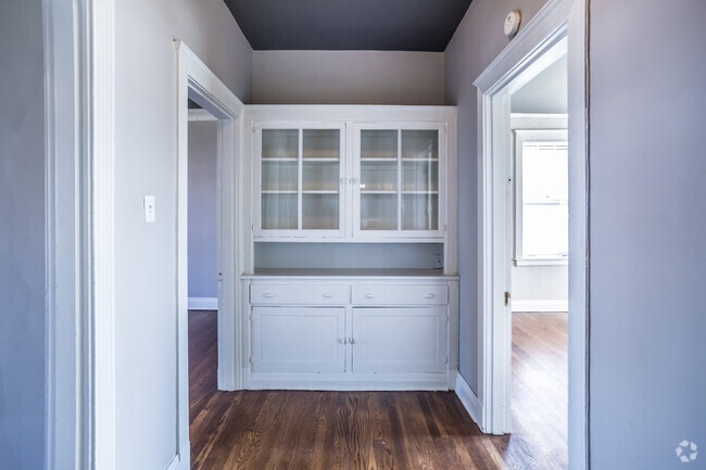 2 BR, 1 BA - 950 SF - Hallway - The Broadmoor Apartments