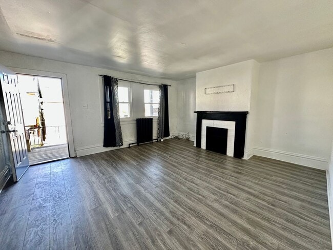 Photo - 2330 Eccles St