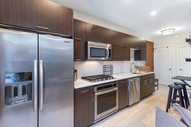 Building Photo - 1350 Maryland Ave NE Unit 417