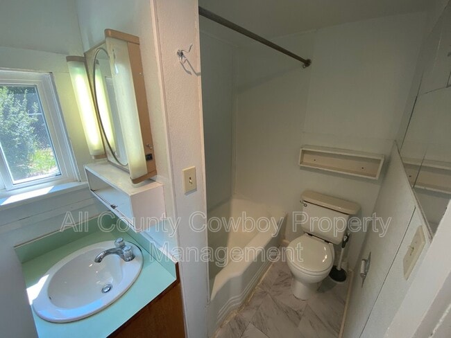 Photo - 510 E Lewis St