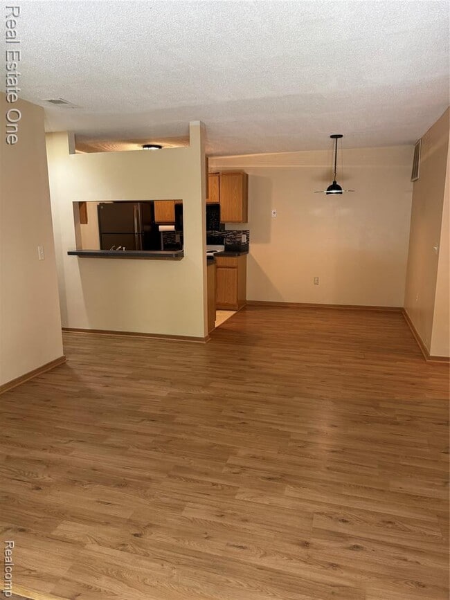 Photo - 24060 Middlebelt Rd
