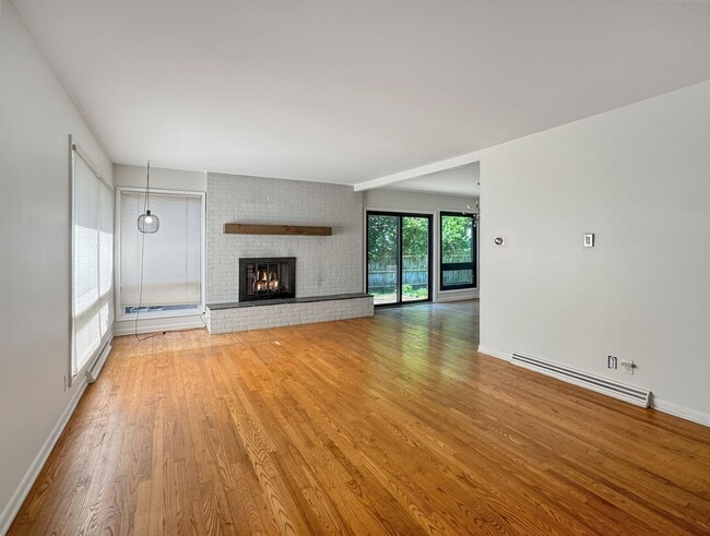 Photo - 1353 Pinecrest Ave SE