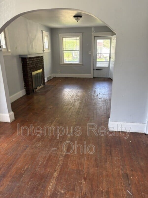 Photo - 231 Marmion Ave
