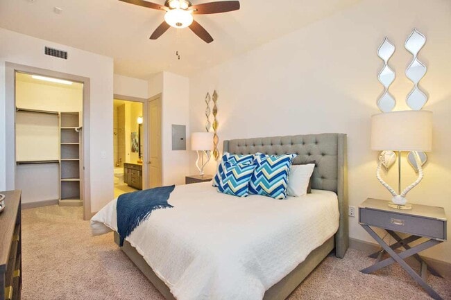 Photo - Midtown on the Rail