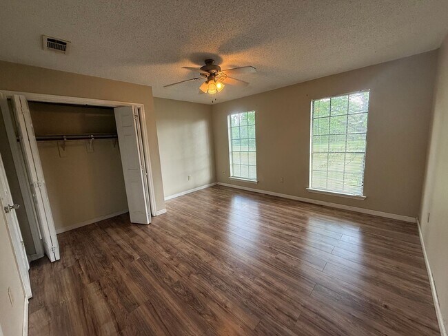 Photo - 1110-1112 Willow Creek Dr Unidad 1110