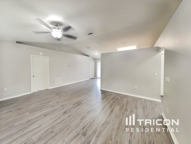 Photo - 1090 3rd Ave