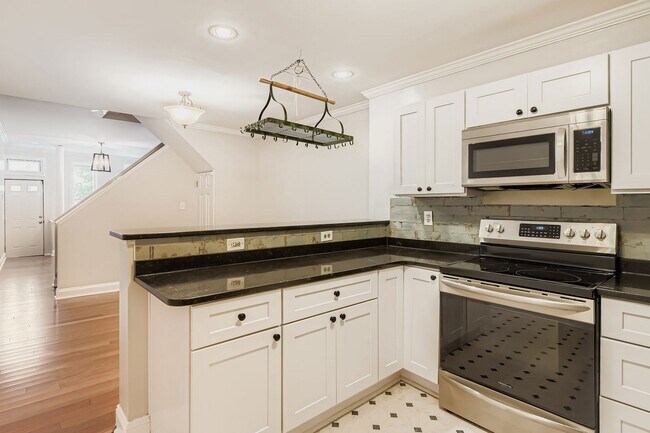 Photo - 2535 N Howard St