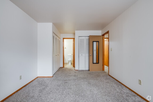 2BR, 1.5BA - 700SF - Bedroom