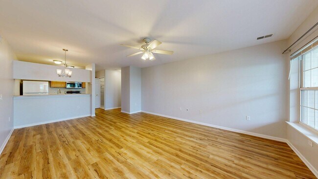 2718 S Knightsbridge Cir