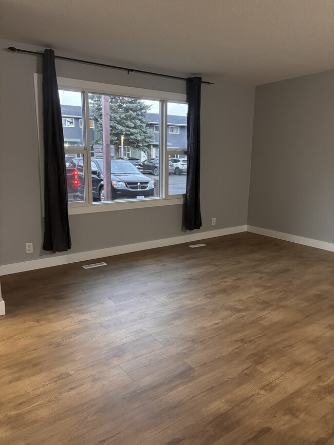 Building Photo - 1900-3001900 Strathcona Ave