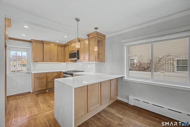 Photo - 85 Iroquois Rd