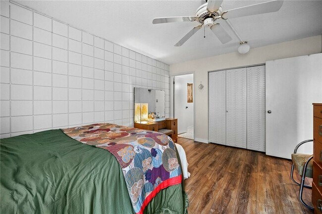 Photo - 4902 University Ave Unidad 4902