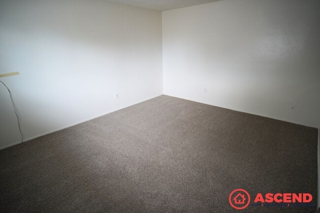 4200 Tretorn Ave