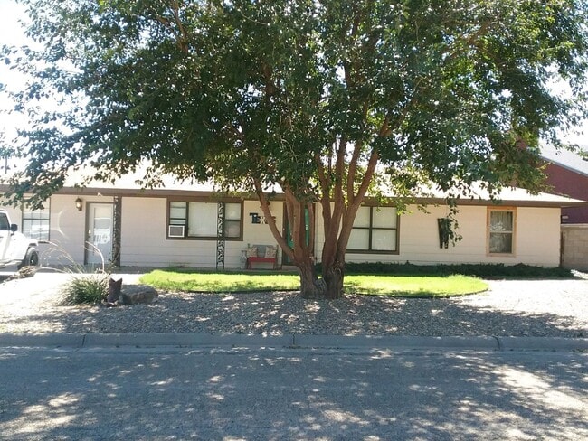 Building Photo - 1104 Leo Dr Rental