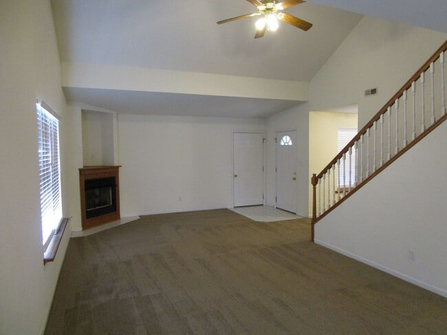 Photo - 1704-1706-1706 Louise Cir