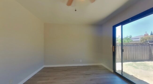 Photo - 607 Peach Ct