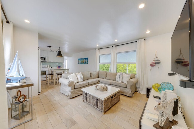 Building Photo - 398 Burton Dr Unit SI ID1545789P
