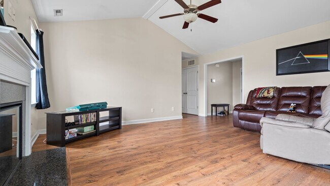 Photo - Towne Pointe