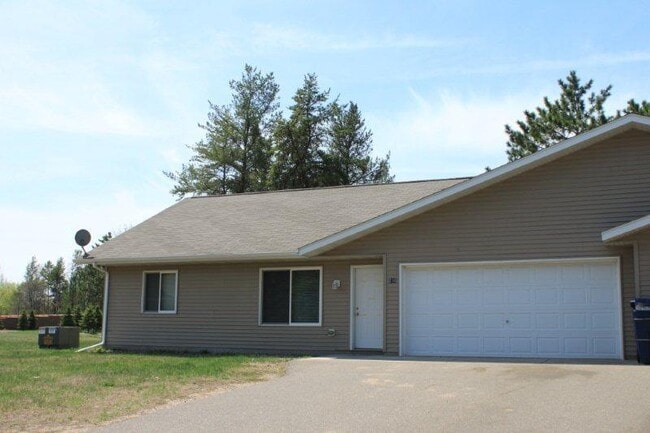 Building Photo - 3 Bedrooms, 1 Bathroom Single Family Home on End in Brainerd, MN w/2 car attached garage