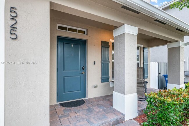 Photo - 525 NE 6th Pl