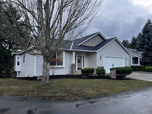 Building Photo - Elegant home in UP with primary bedroom suite on main level