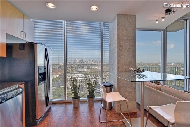 Photo - 5925 Almeda Rd Unidad 11607