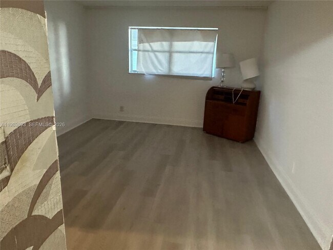 Photo - 410 SE 2nd St Unidad 118