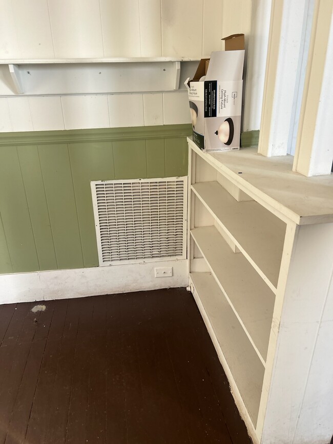 Photo - 206 Dallas St