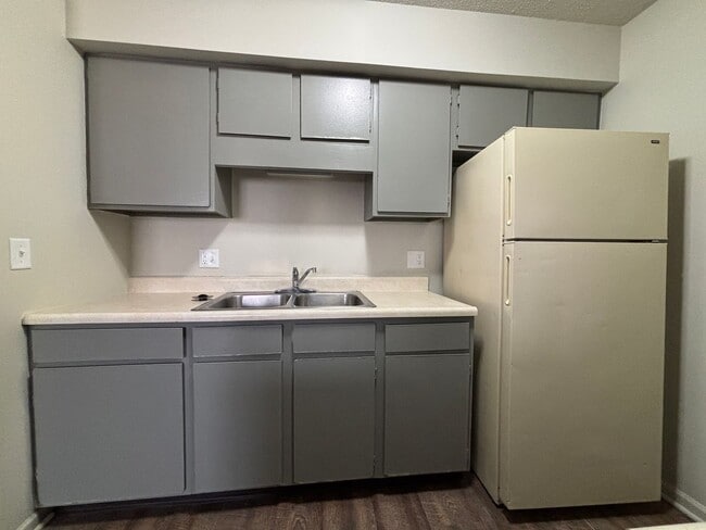 Photo - Renovated 2 Bedroom, 1 Bath Apartment at the Brookside Apartments! Unit 322