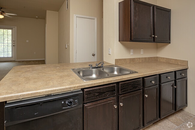 4BR, 2BA - 1,304SF