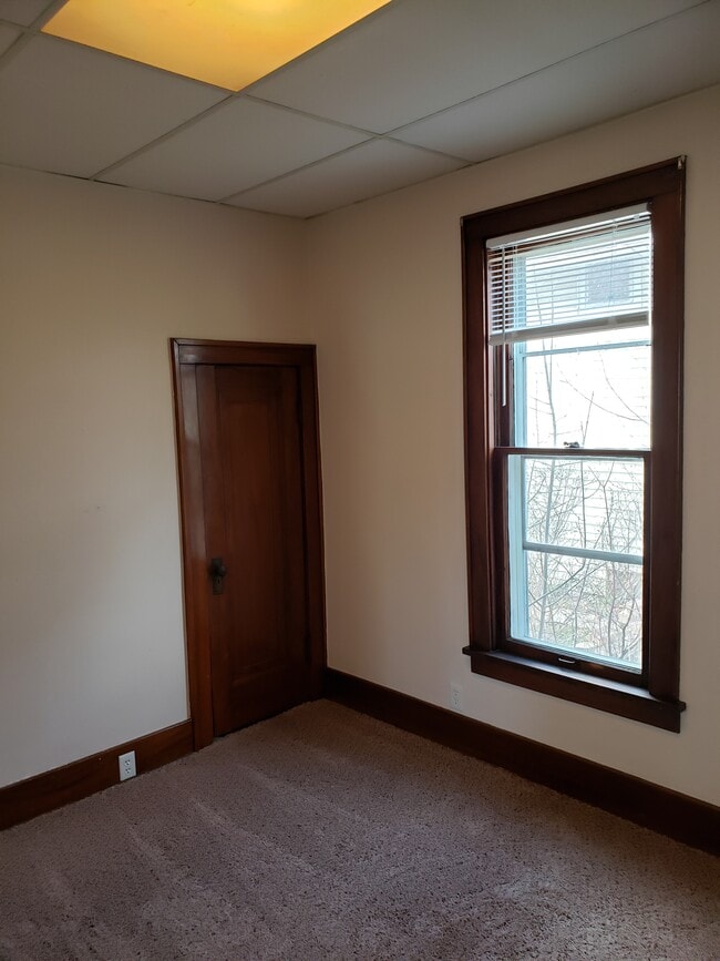 Photo - 558 Monroe St