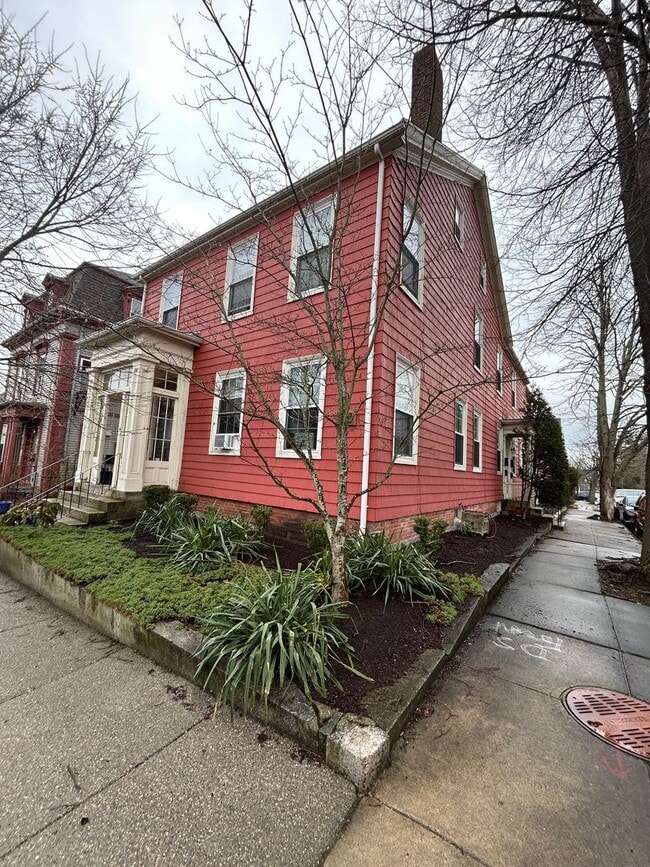 Building Photo - Walnut Street (246) - S Unit 44 7th street  2