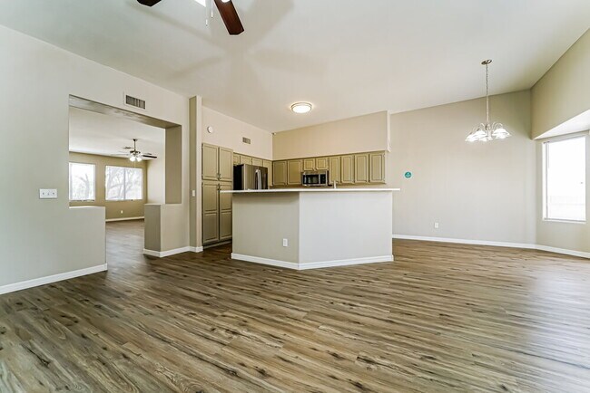 Photo - 1534 W Churchill Pl