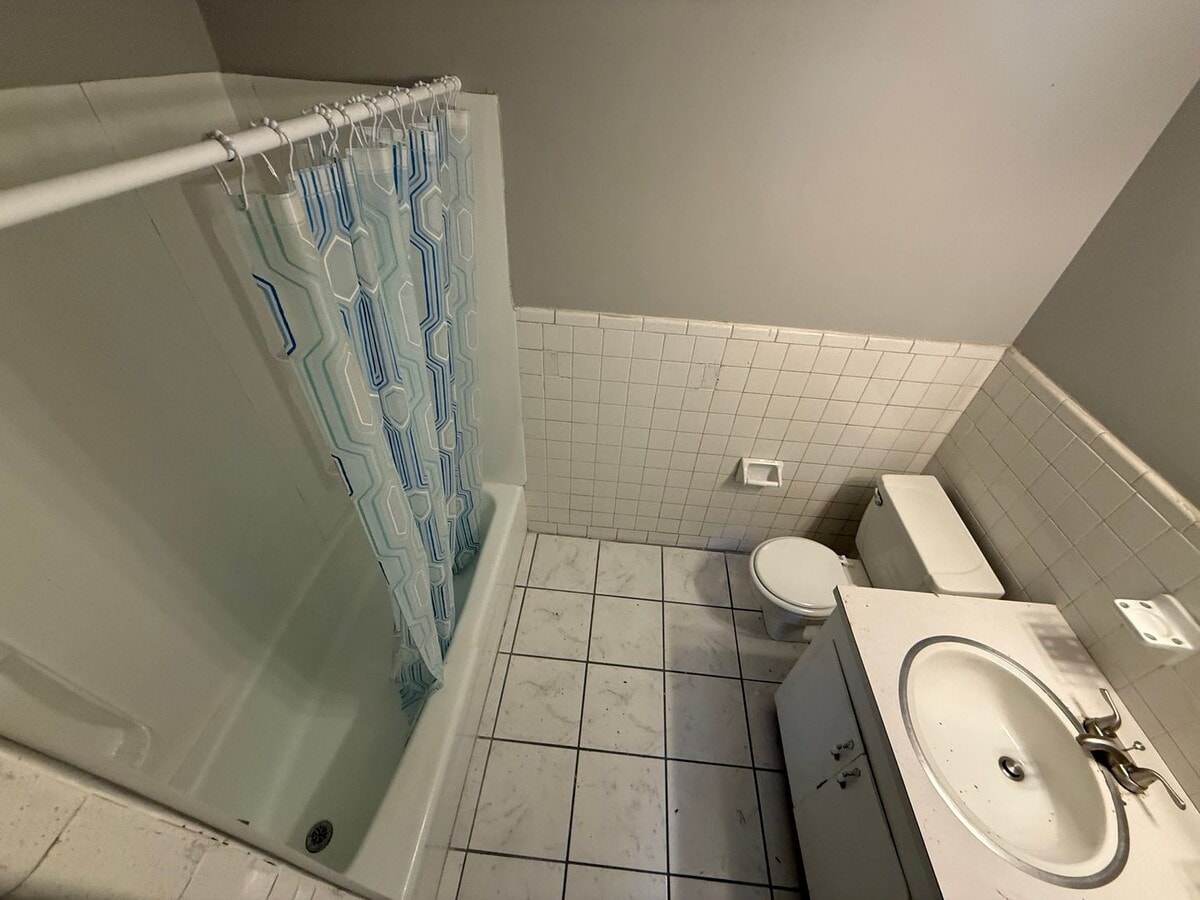 Photo - 121 N Robinson St