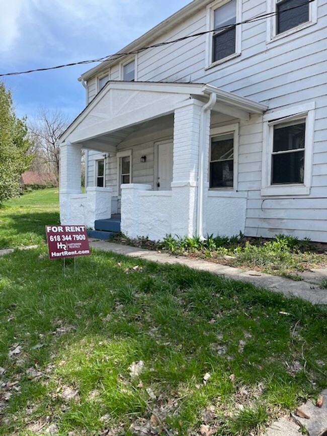 Building Photo - Two Bedroom Home in Glen Carbon!