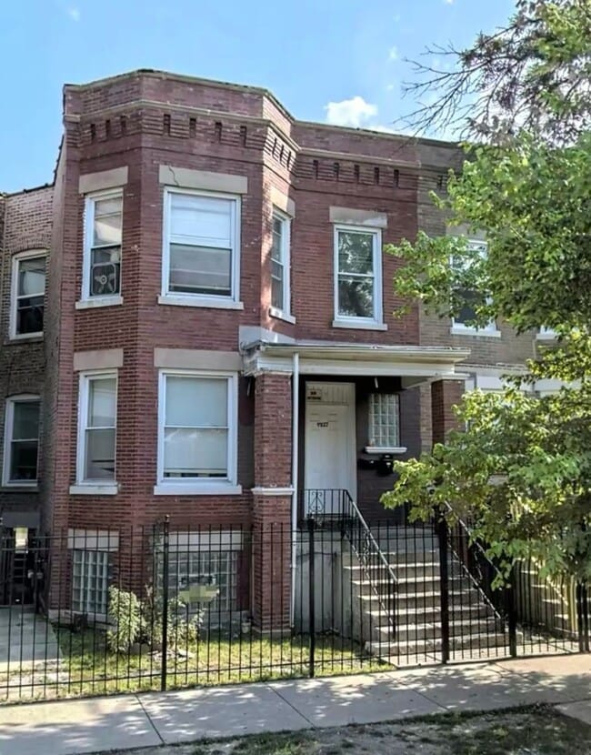 Building Photo - 4827 W Van Buren St Unit 4827 #1