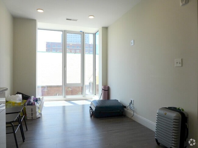 Building Photo - 34 Cunard St Rental
