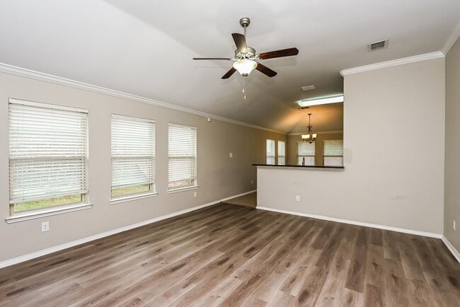 Photo - 900 W Bend Blvd