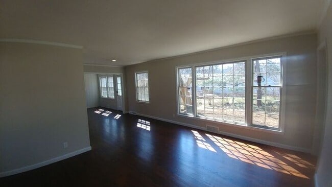 Photo - Charming 2 bedrooms and 1 bath home located on Sagamore Rd in Leawood, KS