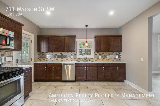 Photo - 711 Watson St SW