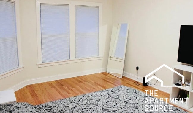 Photo - 2839 W Nelson St Unit 2