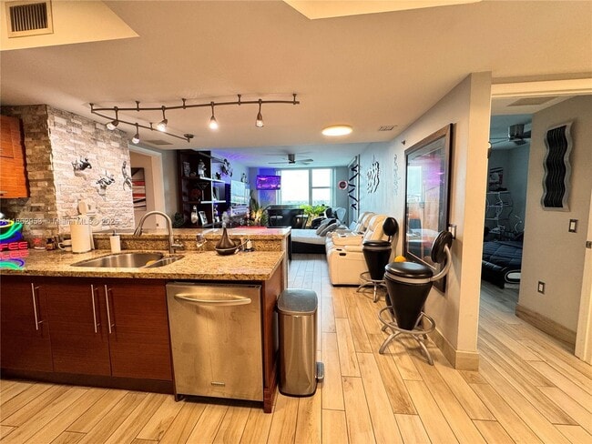 Building Photo - 2641 N Flamingo Rd Unit 1203N Rental