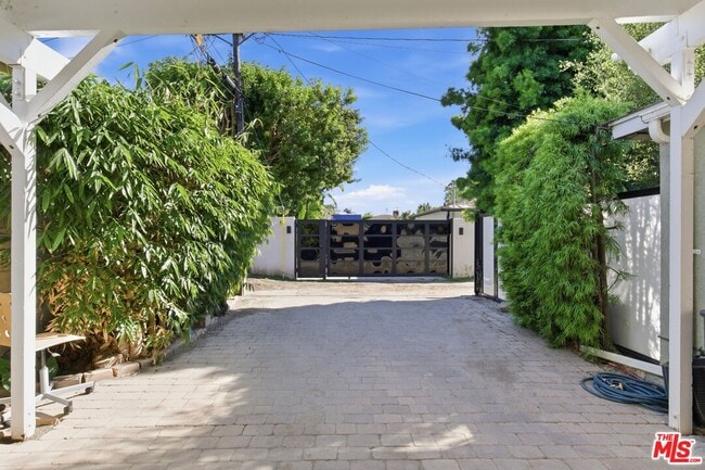 Photo - 4276 Kenyon Ave