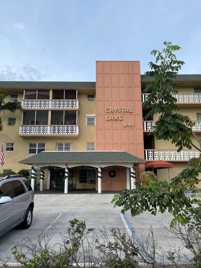 Building - 941 Crystal Lake Dr Unit 312